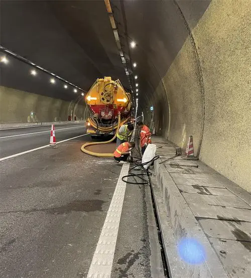 阜平隧道排水渠清淤